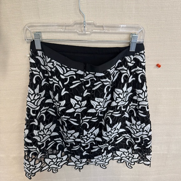 Ark & Co Black and White Floral Mini Skirt - Picture 2 of 3